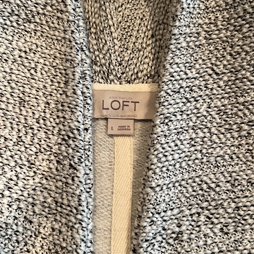 Loft, open sweatshirt, style jacket with pockets, cream, and gray size large - Picture 3 of 5